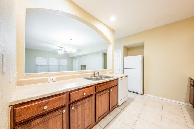 Building Photo - 2809 E 22nd St