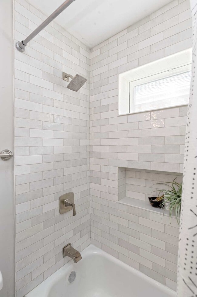 Building Photo - 3554 Jamieson Ave