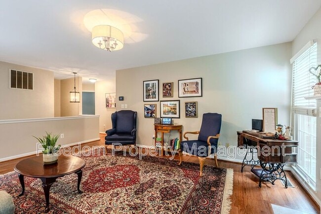 Building Photo - 9564 Basilwood Dr