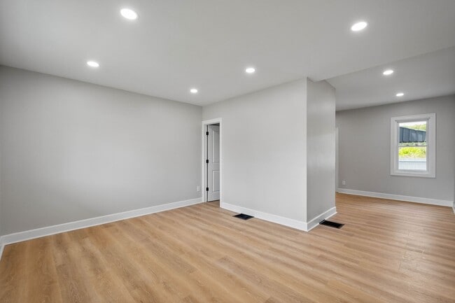 Building Photo - Stunning 2 bedroom home in Ambridge availa...