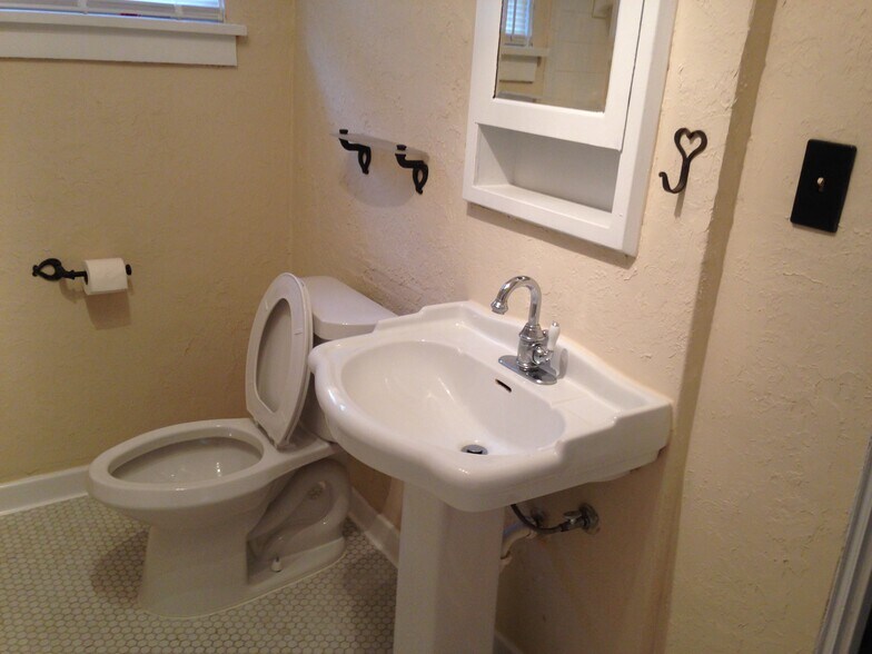 Building Photo - 235 Hawthorne St