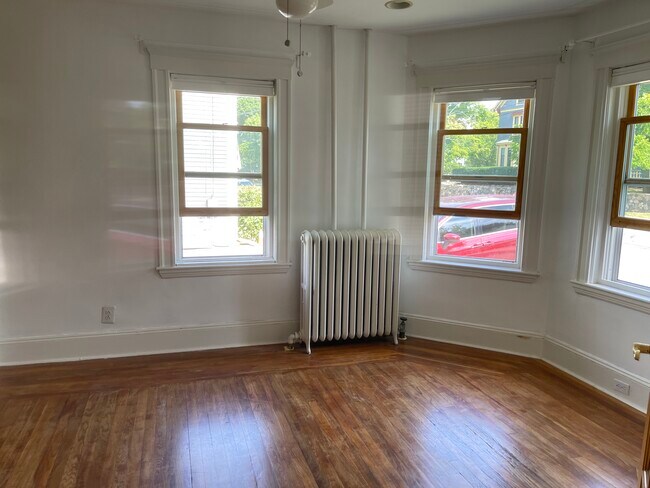Building Photo - 46 Lowell St