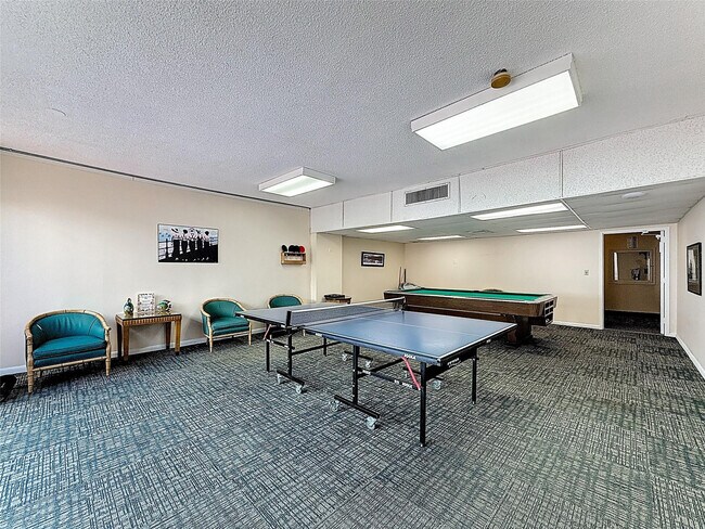 Building Photo - 1147 Hillsboro Mile