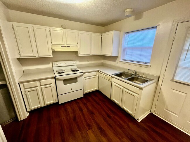 Building Photo - 1021-1023 Wesleyville St