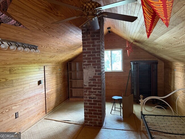 Building Photo - 502 Lawrence St