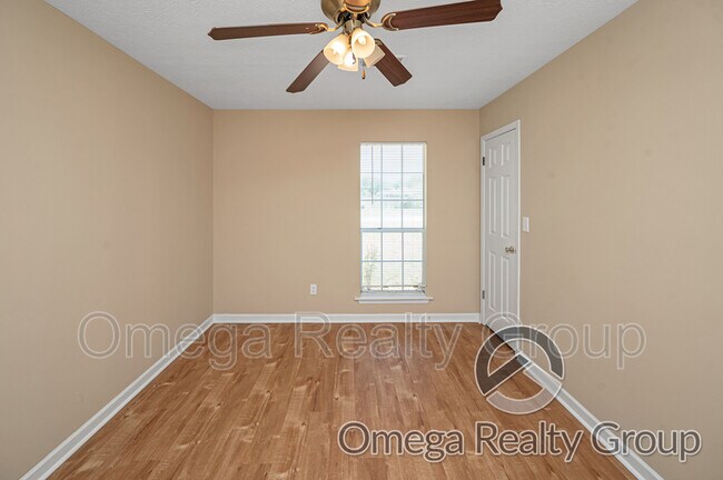 Building Photo - 536 Deer Path
