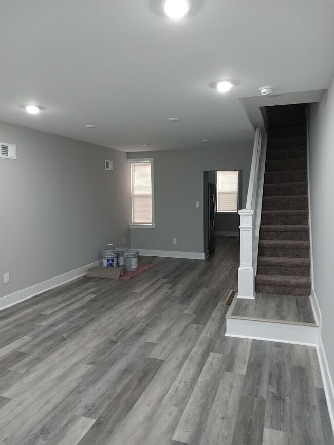 Building Photo - 1204 S 35th St