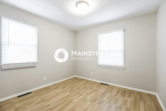 Building Photo - 4 Bedroom Pet-Friendly Home in Independence, MO with Main Street Renewal