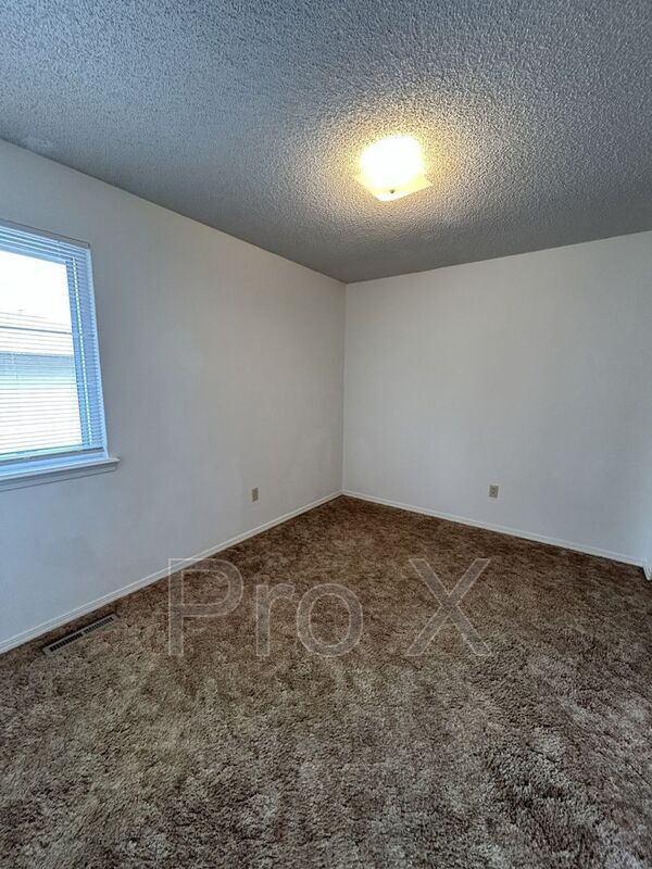 Building Photo - 1108 S Joplin St