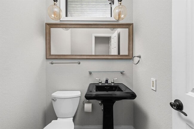 Building Photo - 2203 Lindell Ave