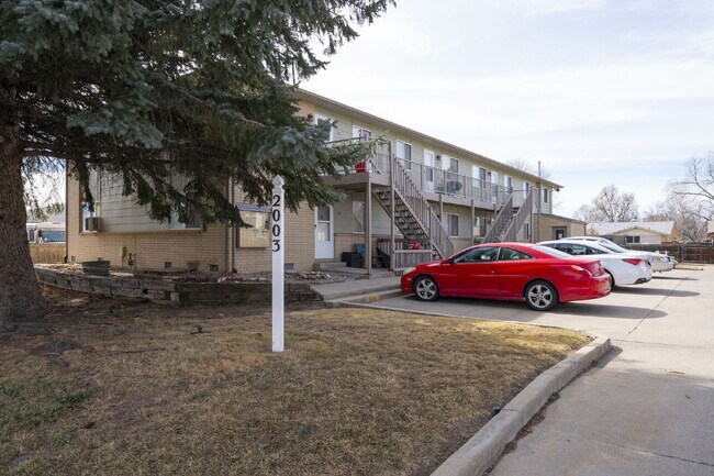 Building Photo - North Longmont Sunny One Bedroom Condo!