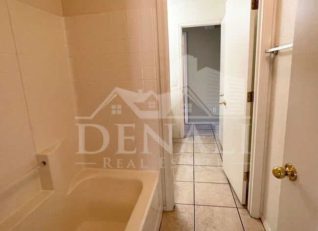 Building Photo - 7220 S 55th Dr