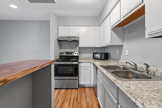 Building Photo - 13151 Walden Rd