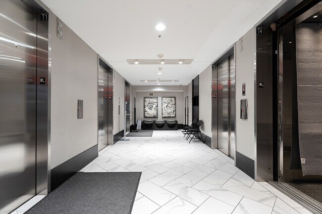 Building Photo - 400 W Peachtree St NW
