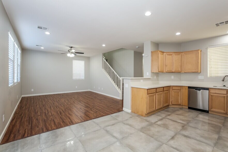 Building Photo - 5836 Sierra Cliff St