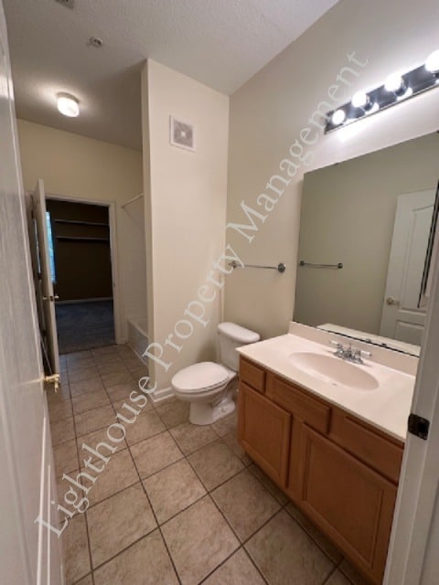 Building Photo - 2 Bedroom / 2 Bathroom Condo in Gated Community