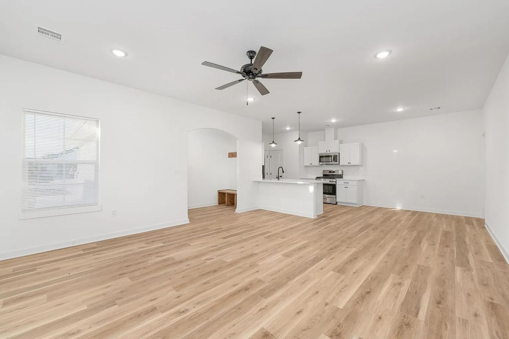 Building Photo - 2133 E Elk Rdg Ave