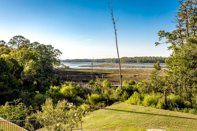 Building Photo - Coastal living right in the middle of Ocea...