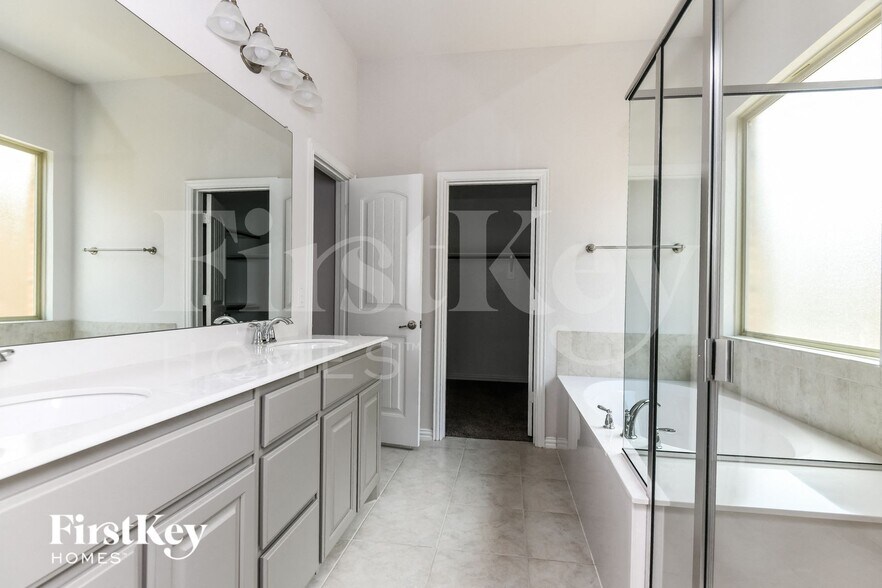 Building Photo - 14824 Brettridge Dr