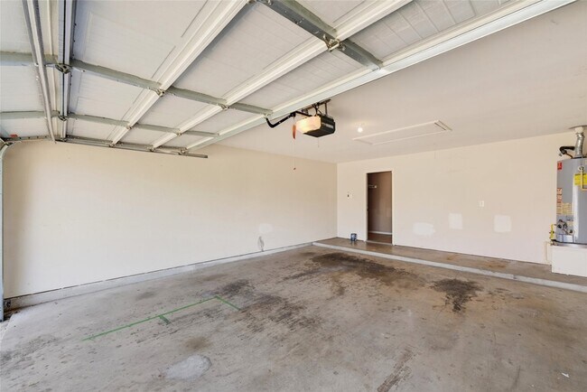 Building Photo - 417 Hackberry Dr