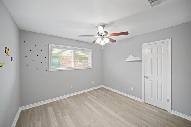 Building Photo - 6215 S Braeswood Blvd