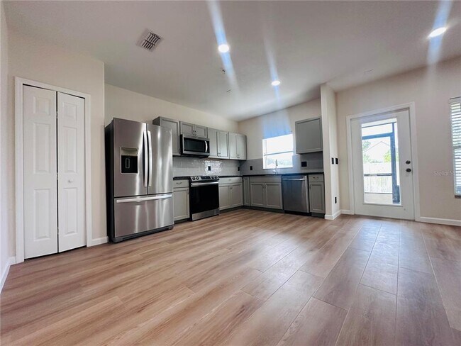 Building Photo - 2072 Cypress Bay Blvd