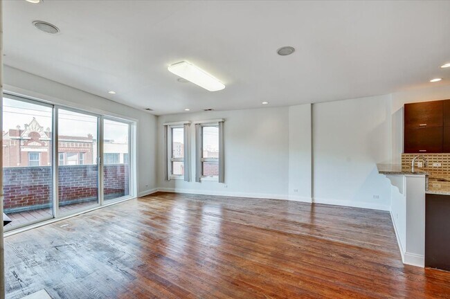Building Photo - 3505 N Elston Ave