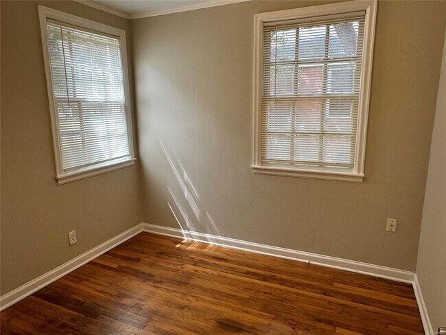 Building Photo - 19 Bradley Dr