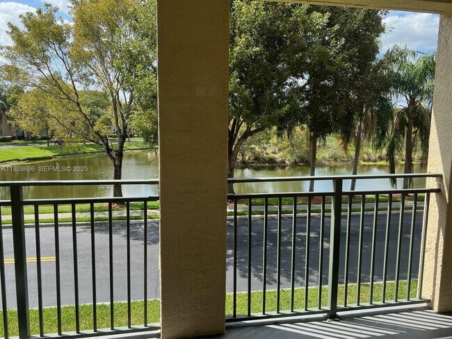 Building Photo - 2406 Centergate Dr