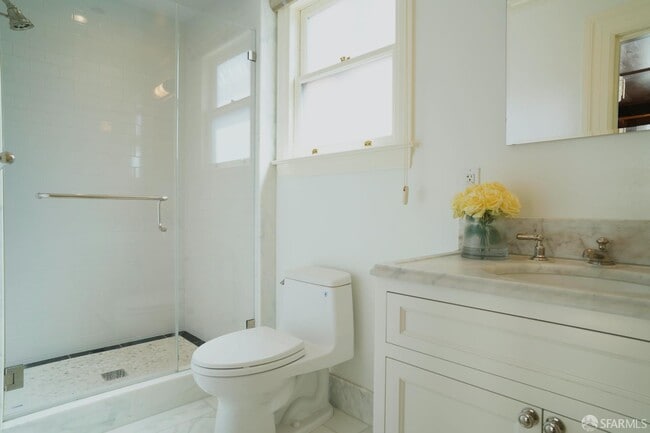 Building Photo - 2505 Divisadero St