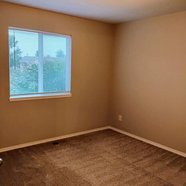 Building Photo - 1818 N Nickelton Ct