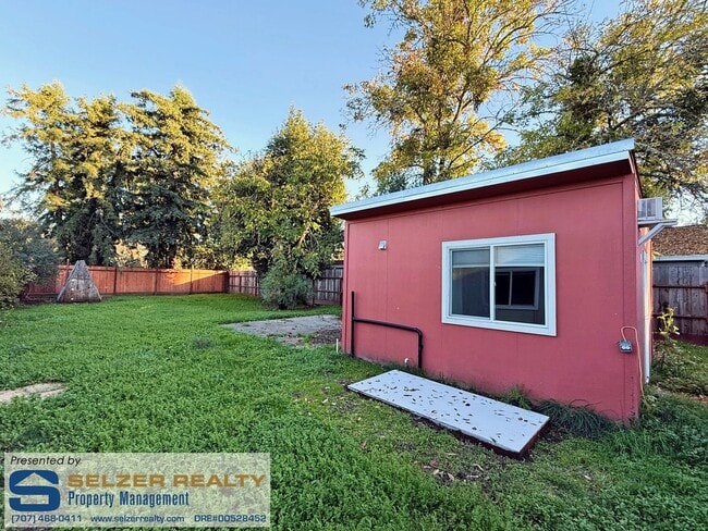 Building Photo - 1521-1523 Talmage Ct