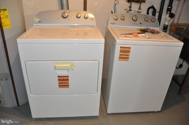 Building Photo - 9705 Glen Ave