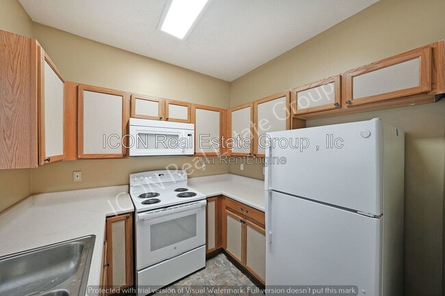 Building Photo - 27 Timber Ridge Dr