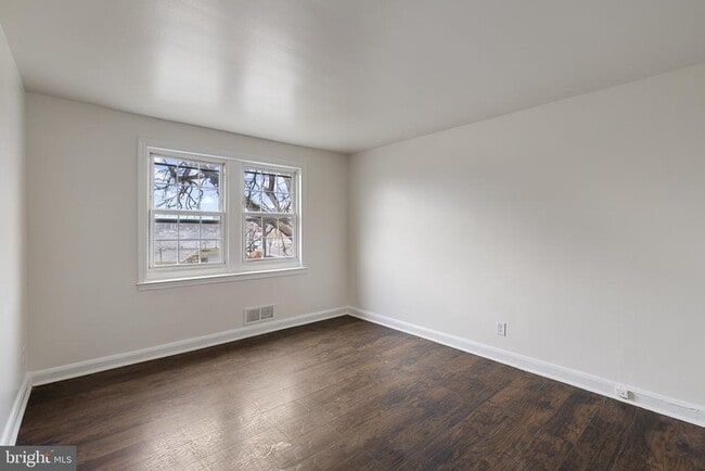 Building Photo - 3902 Erdman Ave