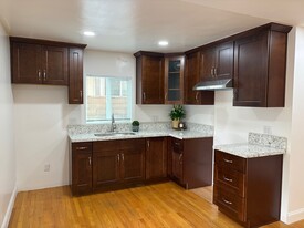 Building Photo - 2415 Palm Cir