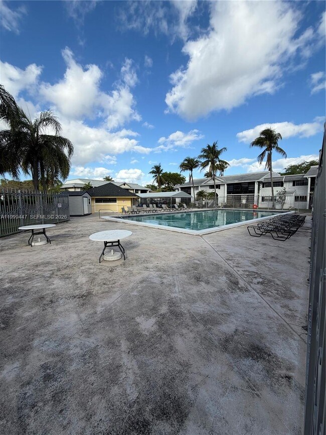 Building Photo - 823 NE 199th St