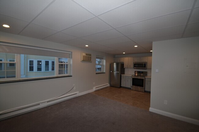 Building Photo - 594 Franklin St