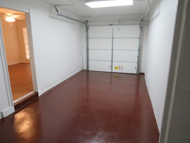 Building Photo - 419 Anton Dr