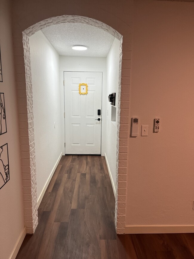 Building Photo - 4507 Lexington Pl NE