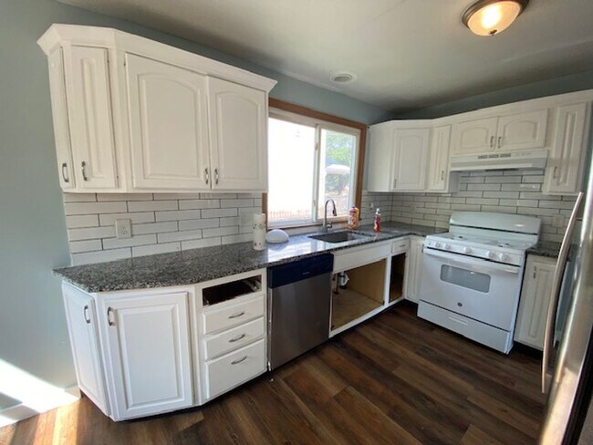 Building Photo - Freshly Renovated 4BR with Big Backyard Vibes