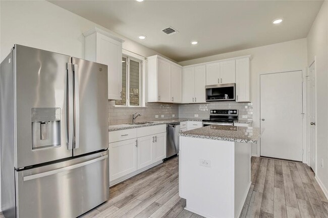 Building Photo - 449 Stone Water Ln