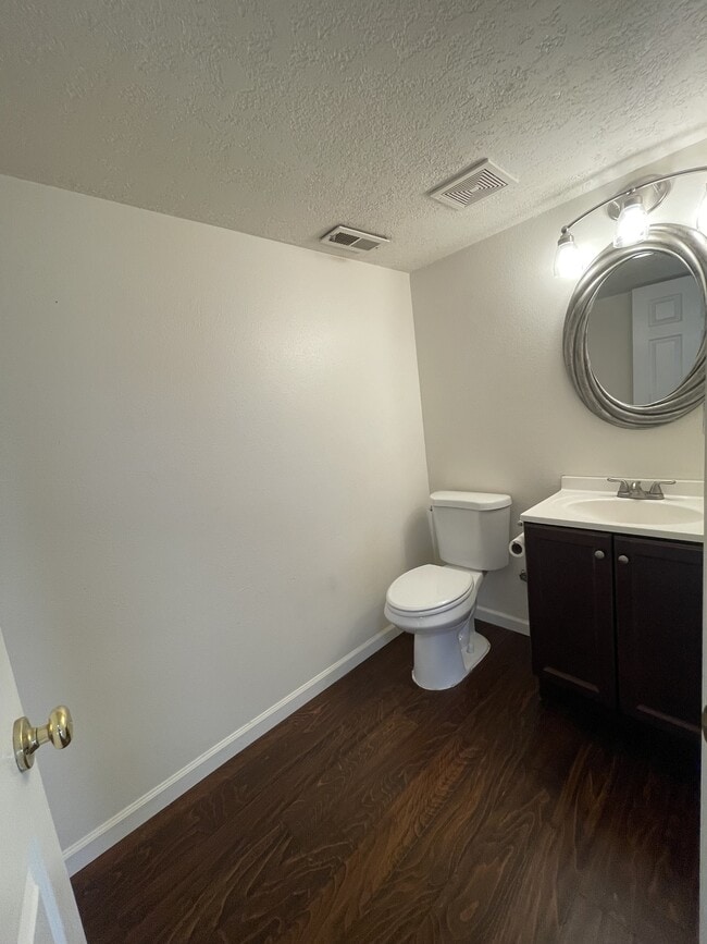 Building Photo - 10538 Olympic St NW