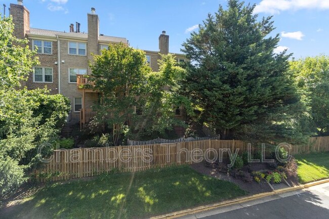 Building Photo - 2170 Kings Garden Way