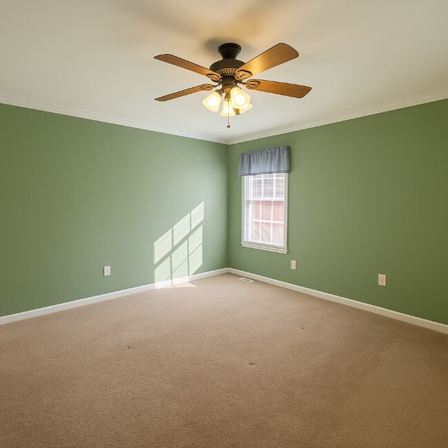 Building Photo - Three bedroom, 2 bath house in Haw River