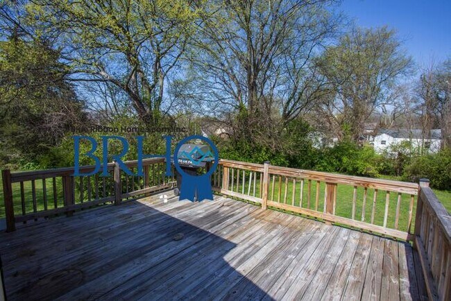 Building Photo - 3213 Shields Ave