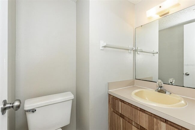 Building Photo - 2517 E Stanley Matthew Cir