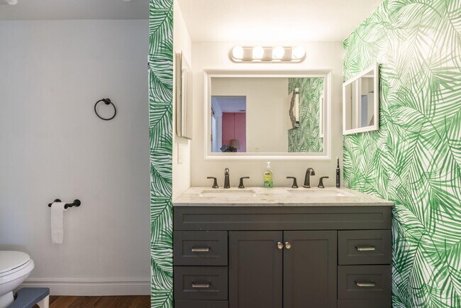 Building Photo - 1820 Hillcrest Ave