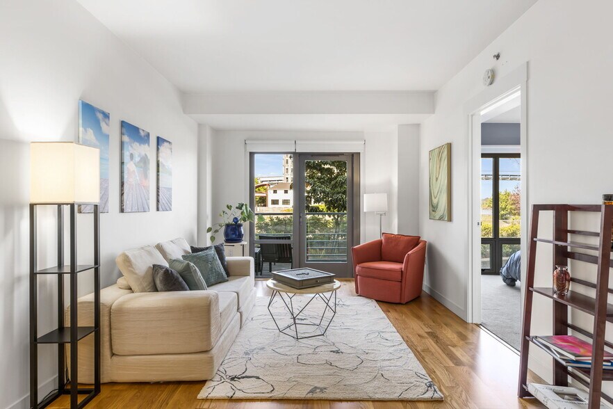 Building Photo - 1310 NW Naito Pky