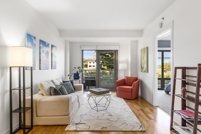 Building Photo - 1310 NW Naito Pky